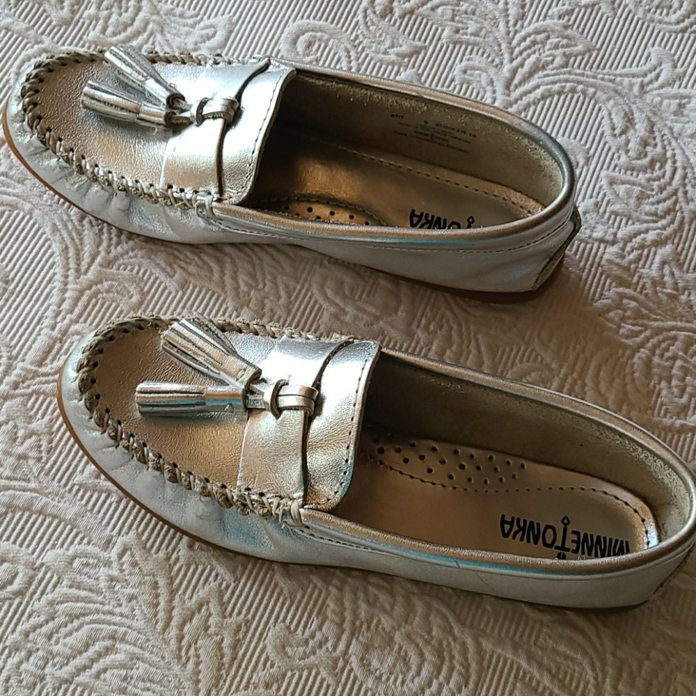 Minnetonka silver metallic moccasin